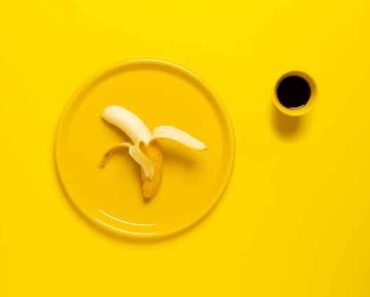 精致的素食香蕉奶昔含有卡路里