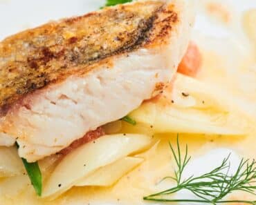 黄油烤白鲑鱼|低碳水化合物食谱和地中海